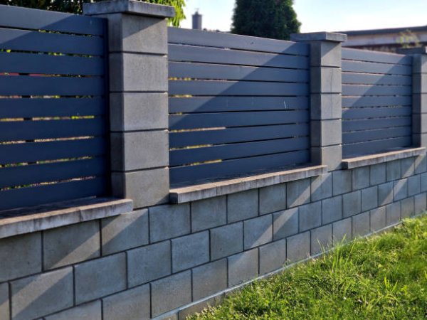 Fences: Timber, Coloursteel &amp; Block